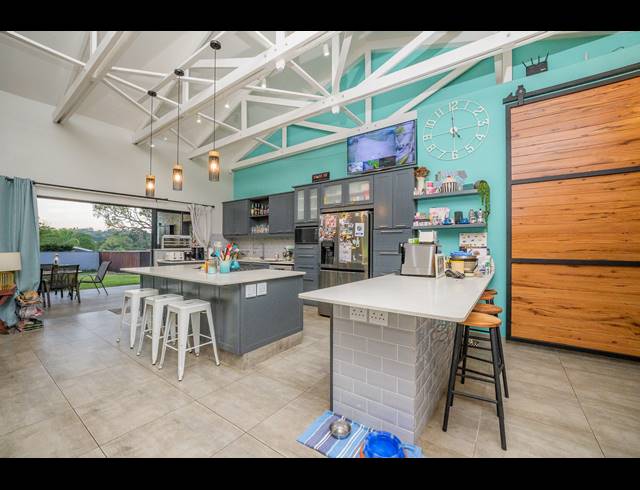 4 BEDROOM FREEHOLD FOR SALE IN COWIES HILL